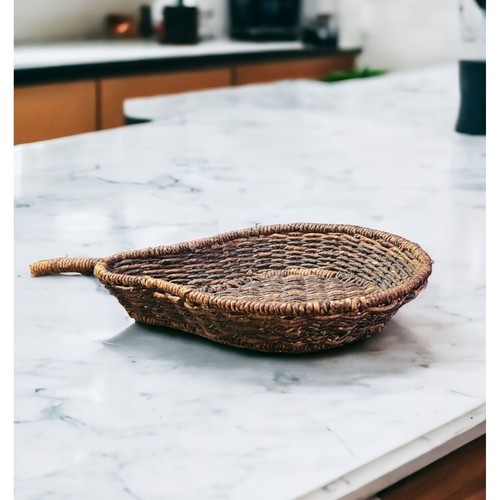 Large shallow leaf - shallow, pear