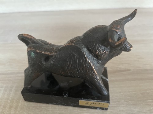 Bronze bull sculpture - bronze,