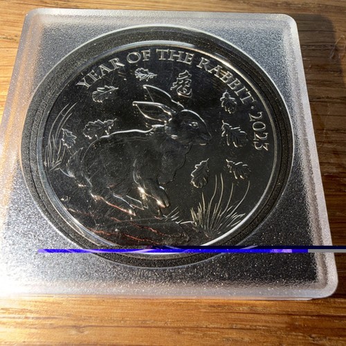Five pound coin queen - five,
