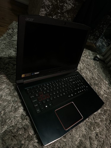 Acer predator - ,