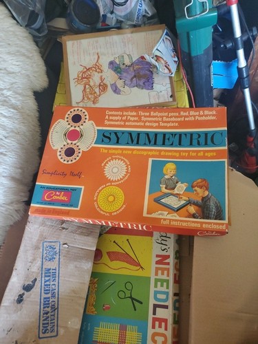 Symmetric spyrograph vintage - spyrograph,
