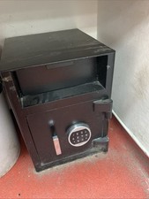 Digital safe keyless