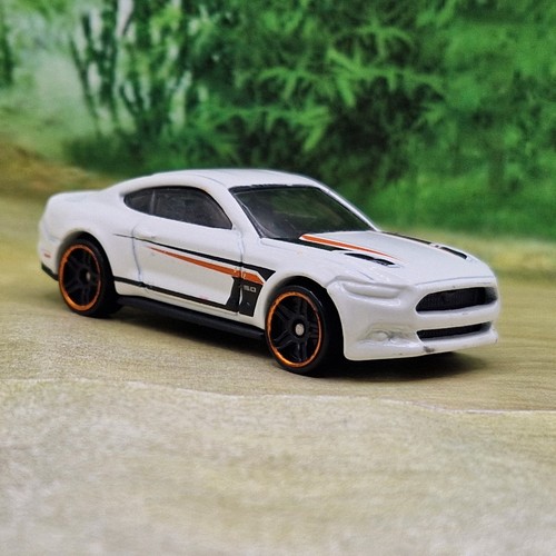 Hot wheels ford - mustang, gt