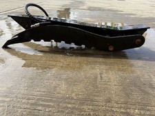 Unused Captok Hydraulic Thumb