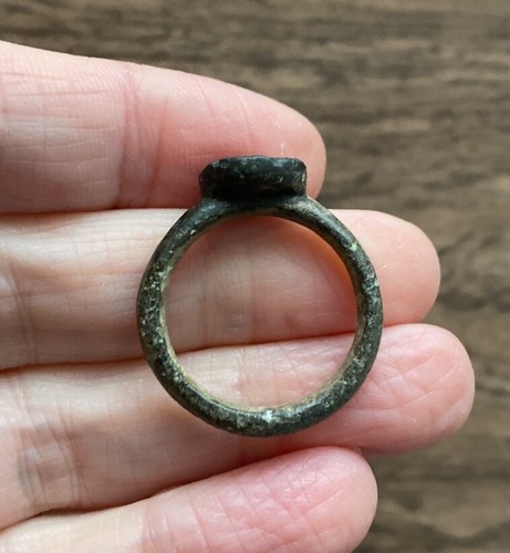 15th century seal - seal, finger