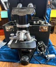 ERNST LEITZ WETZLAR Binocular Microscope W/ 4 Objectives And Case EX Condition.