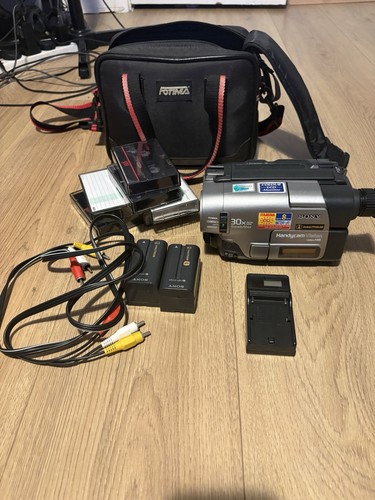 Sony ccd trv64e hi8 - tape, video