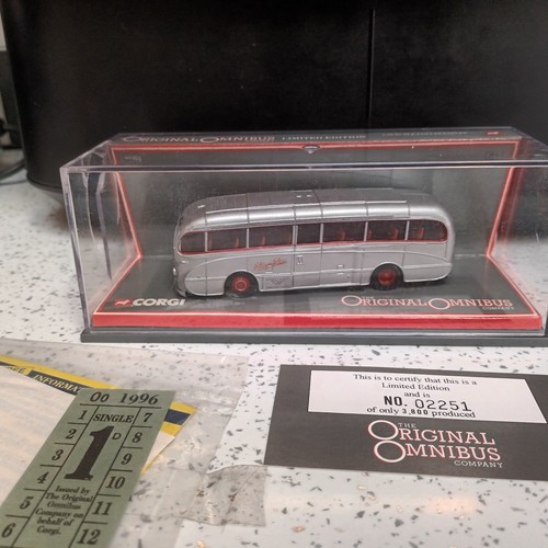 Corgi 40303 leyland tiger - leyland, cub