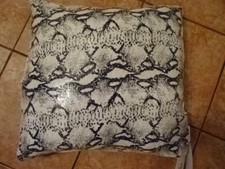 KYLIE ADIRA PEBBLE SQUARE