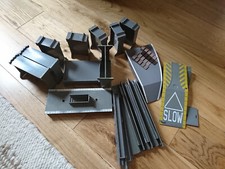 Tri-ang platform sections