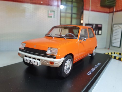 Renault 1972 orange r5 - 5,