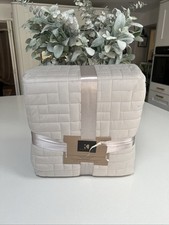 K by Kelly Hoppen Velvet