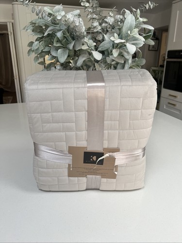 Kelly hoppen velvet - by,