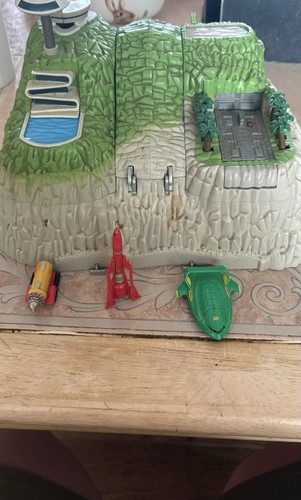 Tracy island thunderbirds - tracy,