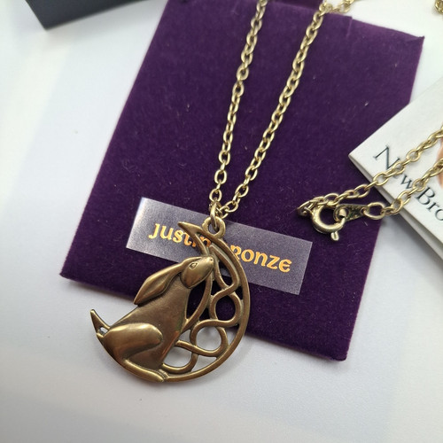 Moon gazing hare justin - hare,