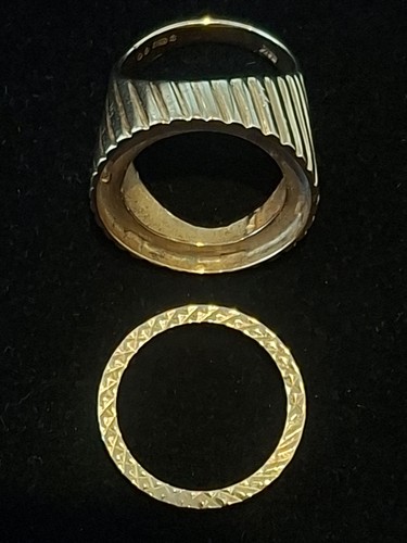 Hallmarked 9ct gold - hallmarked,