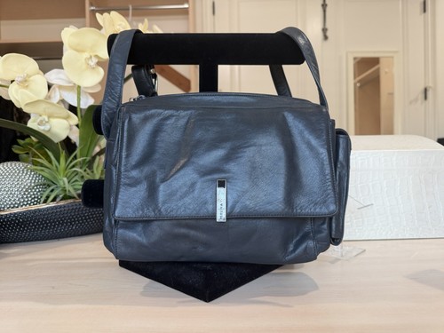 Black leather pralina shoulder