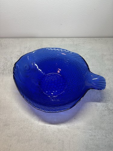 Vintage fish shaped arcoroc - shaped,