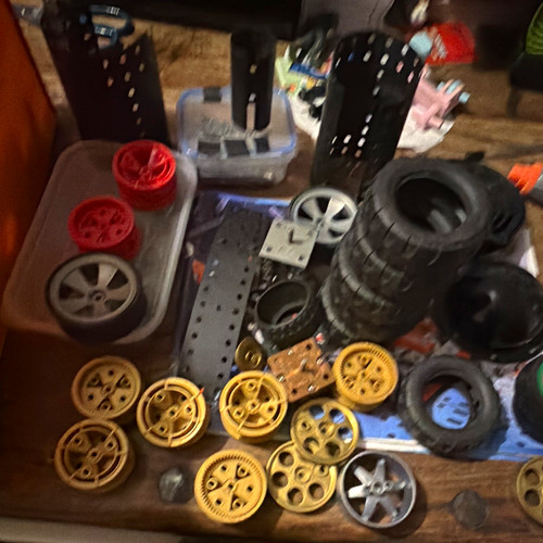 Meccano bulk lot parts - lot, wheels