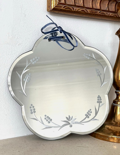 Quatrefoil bevelled wall - quatrefoil,