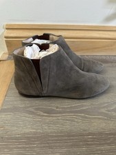 Pour LaVictoire Leather Suede  Taupe Suede Booties, Size Women’s US 7.5 UK 5.5
