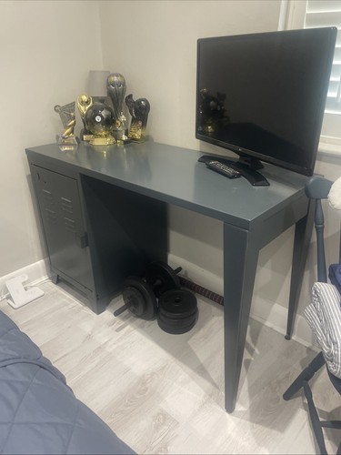 Metal desk - metal,