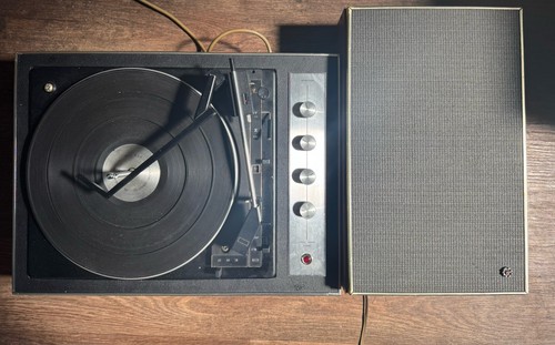 Wyndsor stereo system 1900 - wyndsor, s