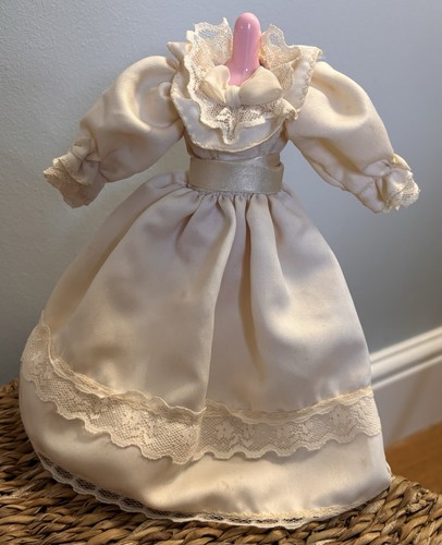 Stunning vintage hand - stunning,