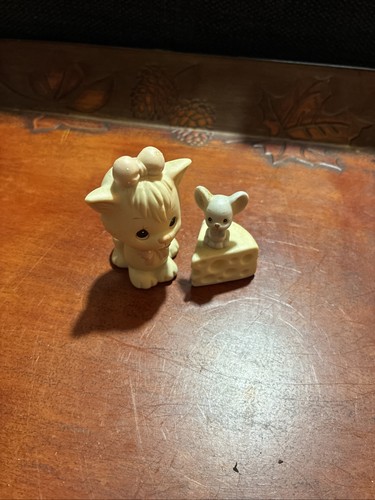 Vintage precious moments 1990 - precious,