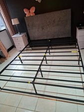 Black metal bed frame, super