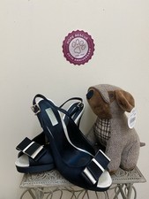 Women’s black Untold