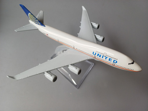 Diecast model airliner - diecast,