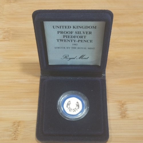 Royal mint 1982 united kingdom - royal,