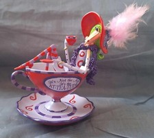 The Hamilton Collection Funny Resin Figurine Dolly Mama's Red Hot-Teas.10cm