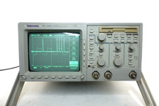 Tektronix TDS 340 A Two Channel Digital Real-Time Oscilloscope  100MHz - 500MS/s