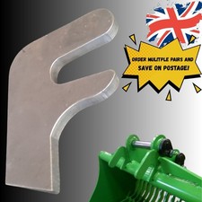 excavator bucket lifting