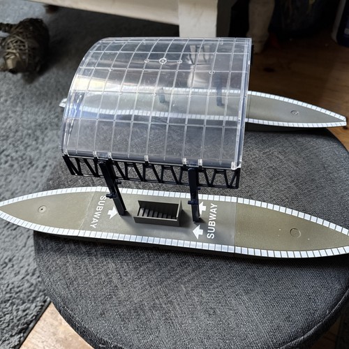 Hornby canopy and - and, platform