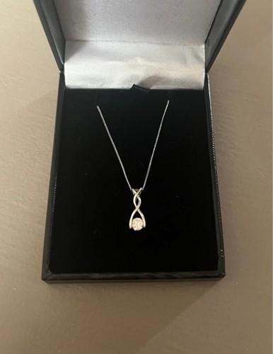 White gold 9ct teardrop - gold,