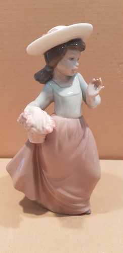 Nao ladro figurine - by,
