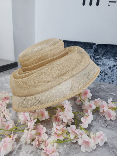 Natural straw colour - straw,