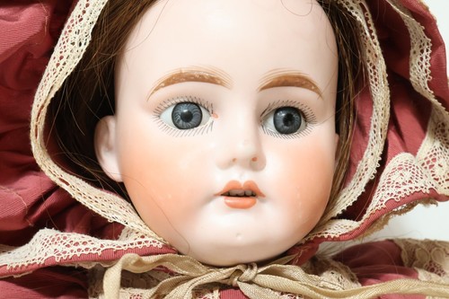 Old porcelain head - old,