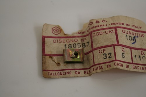 Elastic plate chassis clip - elastic,