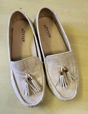 Hotter Ladies Beige Leather Snake Print Flat Shoes. Size 7 Extra Wide Fit. USED.