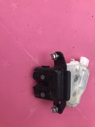 Toyota auris tailgate lock - auris,