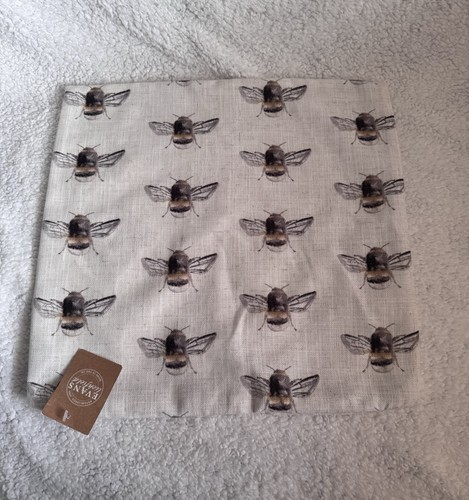 Bnwt evans lichfield bee - evans, happy