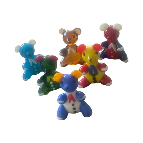 Set teddy bears very - ,