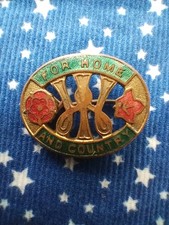 VTG WI FOR HOME AND COUNTRY ENAMEL BADGE (A227)