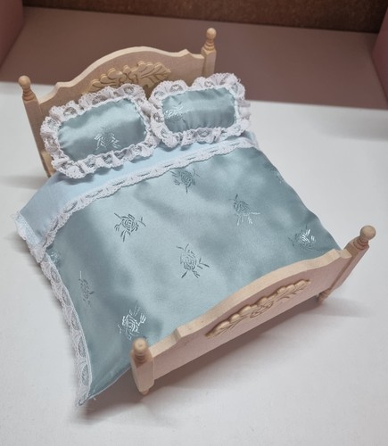 Beautiful dolls house bedding - dolls,
