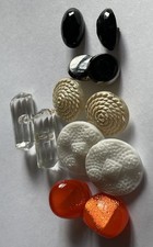 Pretty Vintage Glass Buttons 6