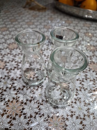 Trio glass bud vases - of,